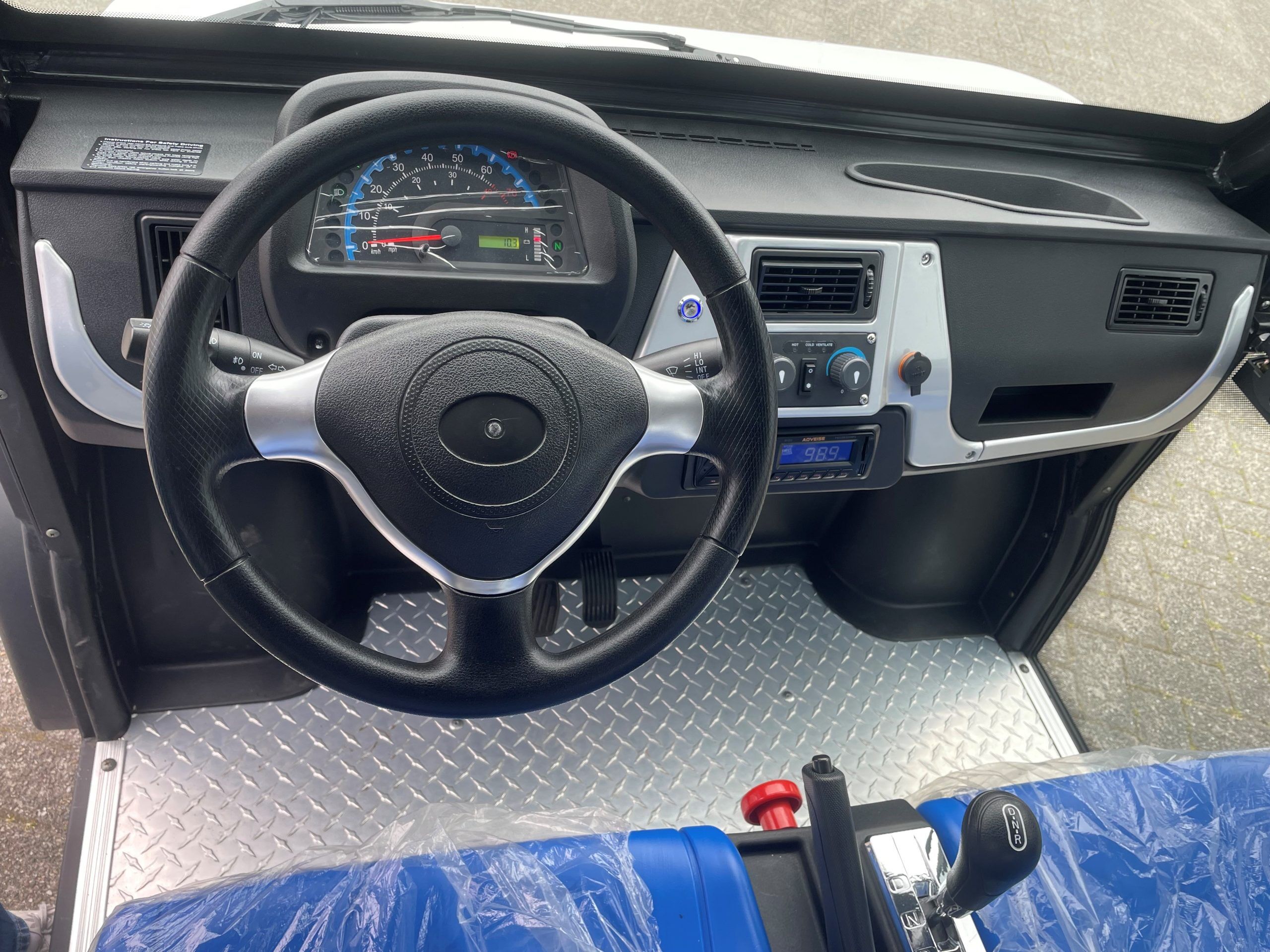 Lvtong 4 seater Ac electric car